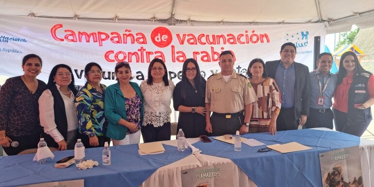 Equipo multisectorial en el lanzamiento de la campaña contra la rabia 2024