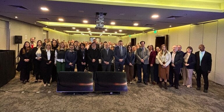 Autoridades del MSPBS y de la OPS/OMS en Paraguay, junto con equipos técnicos nacionales e internacionales, participaron de la reunión de alto nivel, encabezados por el Dr. José Ortellado, Viceministro de Rectoría y Vigilancia de la Salud y el Dr. Gustavo Ortiz, Director General de Desarrollo de Servicios y Redes de Salud y la Representante a.i. de la OPS/OMS, Dra. Haydee Padilla.