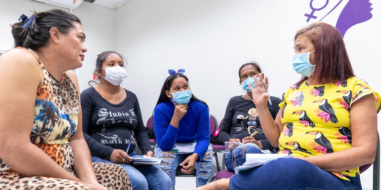 Nilsa Hernandez (de camisa amarela) |&nbsp;Foto: Karina Zambrana/OPAS/OMS