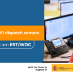 persona frente a monitores de computadora. logo EMT Ignite