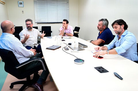 ""técnicos de panaftosa reunido con el Representate regional de la OMSA para las Amméricas
