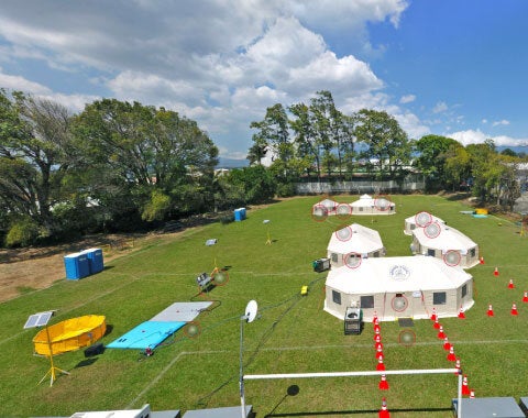 Carpas de Equipo Médico de Emergencia (EMT) de Costa Rica. Exterior.