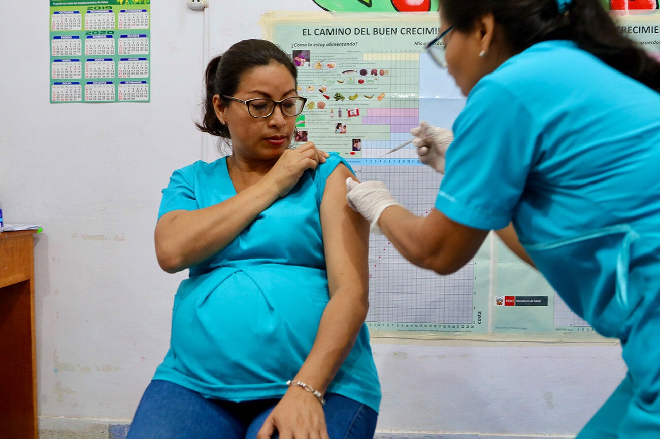A nurse gets vaccinated before leave