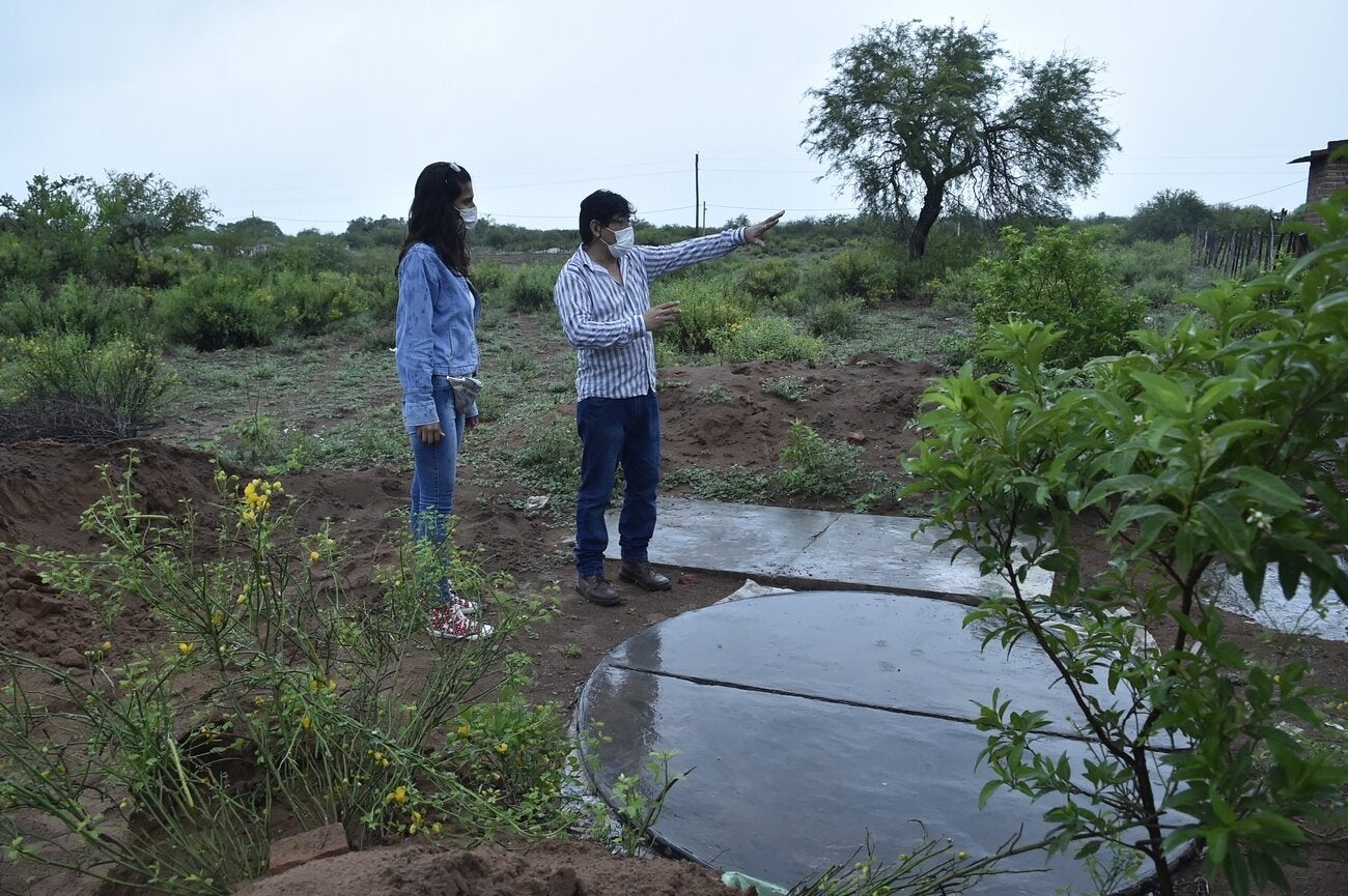 Enzo Romero, referente de Fundapaz, trabajando en territorio junto a las poblaciones de la zona