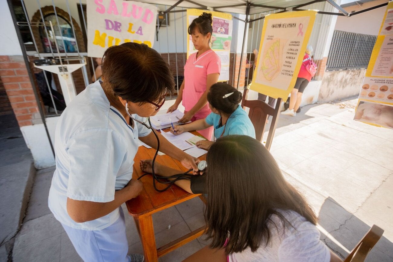 Los equipos de salud realizaron control de talla y peso y medición de la presión arterial durante las jornadas de salud sexual y reproductiva en Ledesma y La Quiaca. Quienes se acercaron también pudieron hacer una prueba rápida de VIH