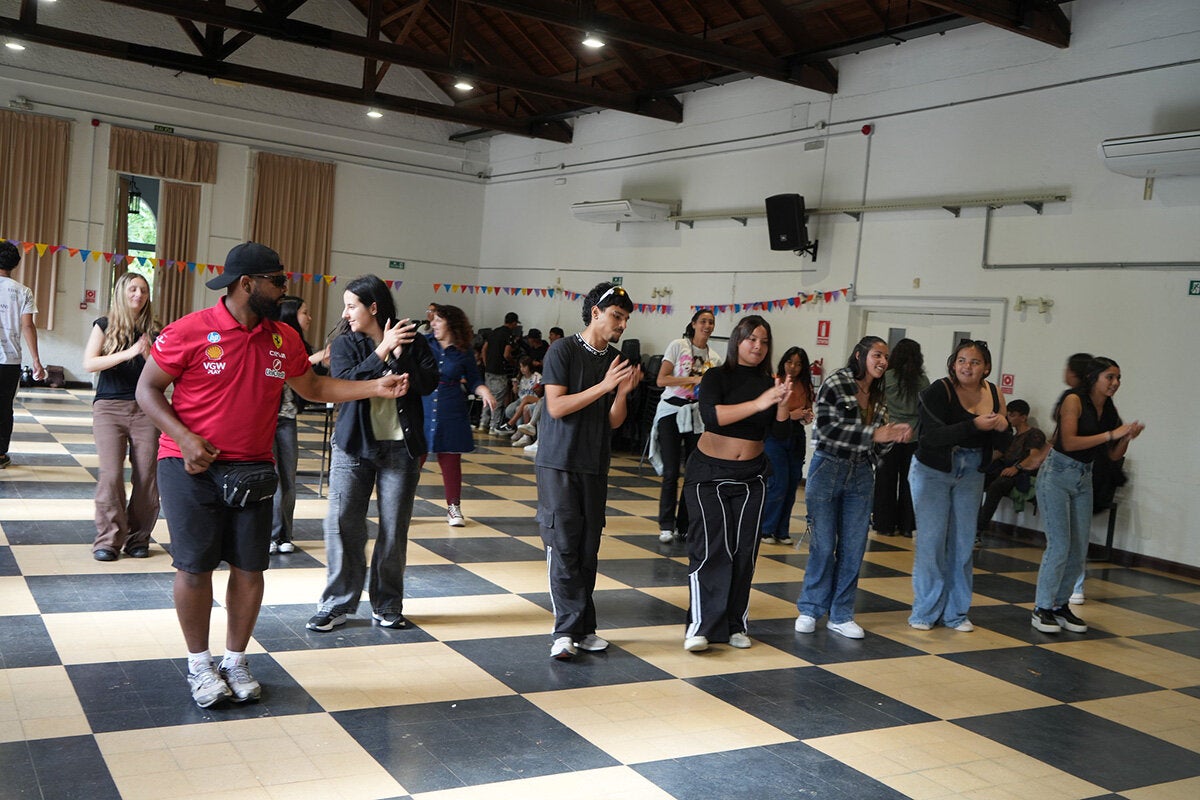 students line dancing
