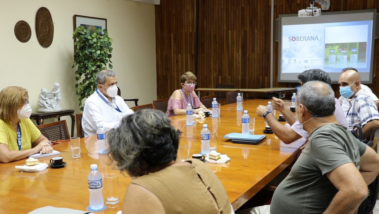 Intercambio entre equipo de OPS/OMS y científicos cubanos