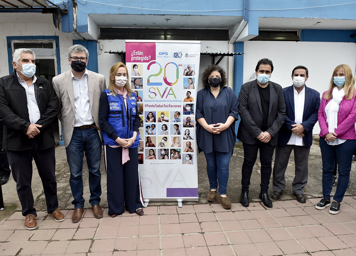 Autoridades de OPS/OMS y de las carteras sanitarias nacionales y provinciales durante el evento de lanzamiento en la provincia de Tucumán