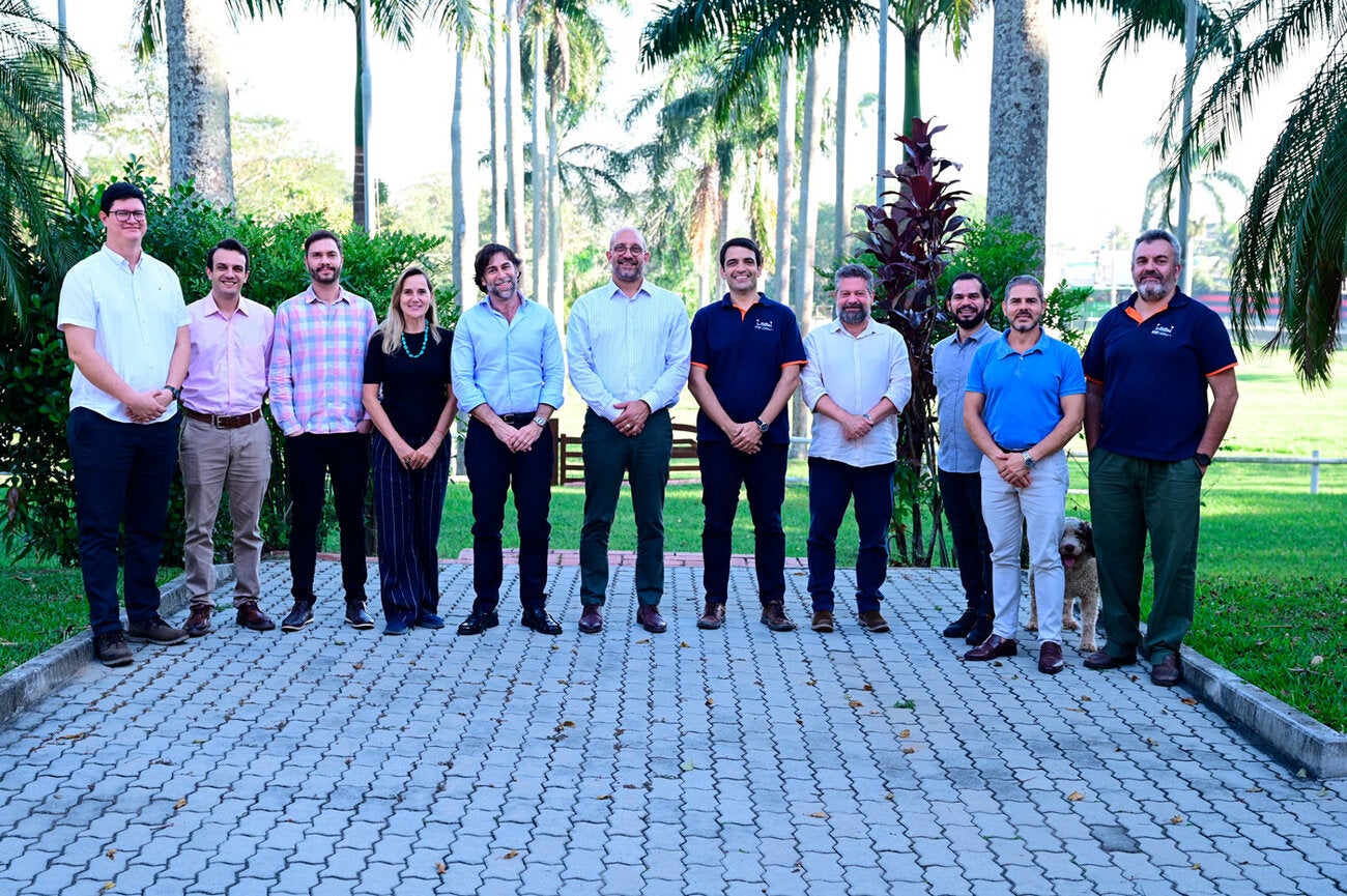 ""técnicos de panaftosa reunidos con el Representate regional de la OMSA para las Amméricas