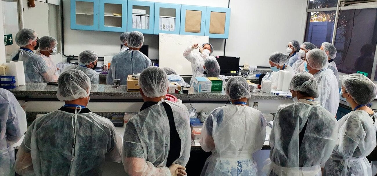 Profesionales de los laboratorios de siete países de Sudamérica recibieron capacitación de PANAFTOSA/OPS