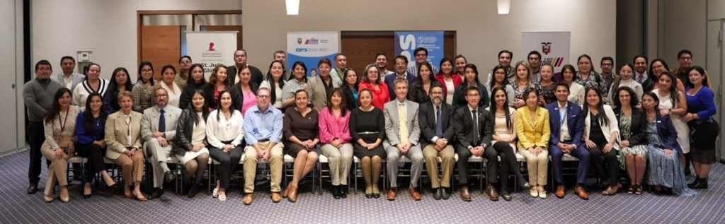 Foto de grupo de la reunión de asesores y colaboradores nacionales e internacionales