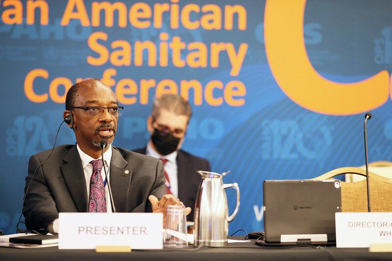 Dr. Anselm Hennis, Director del Departamento de Enfermedades No Transmisibles y Salud Mental.