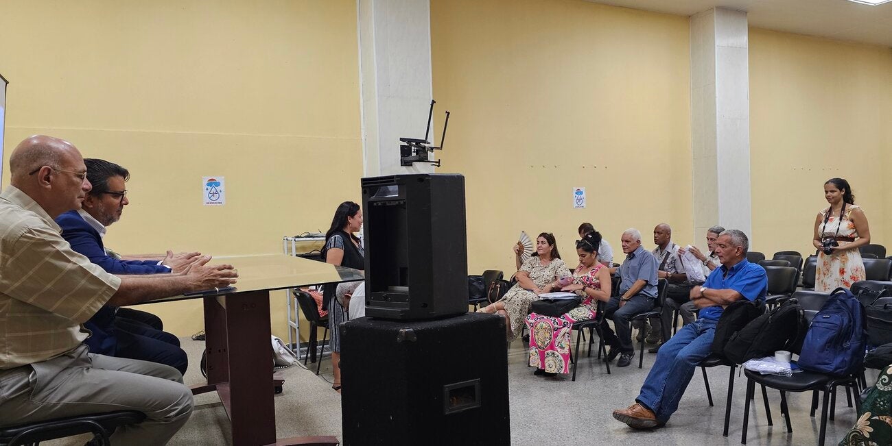 Participantes en el primer taller de proyecto de alerta temprana de dengue