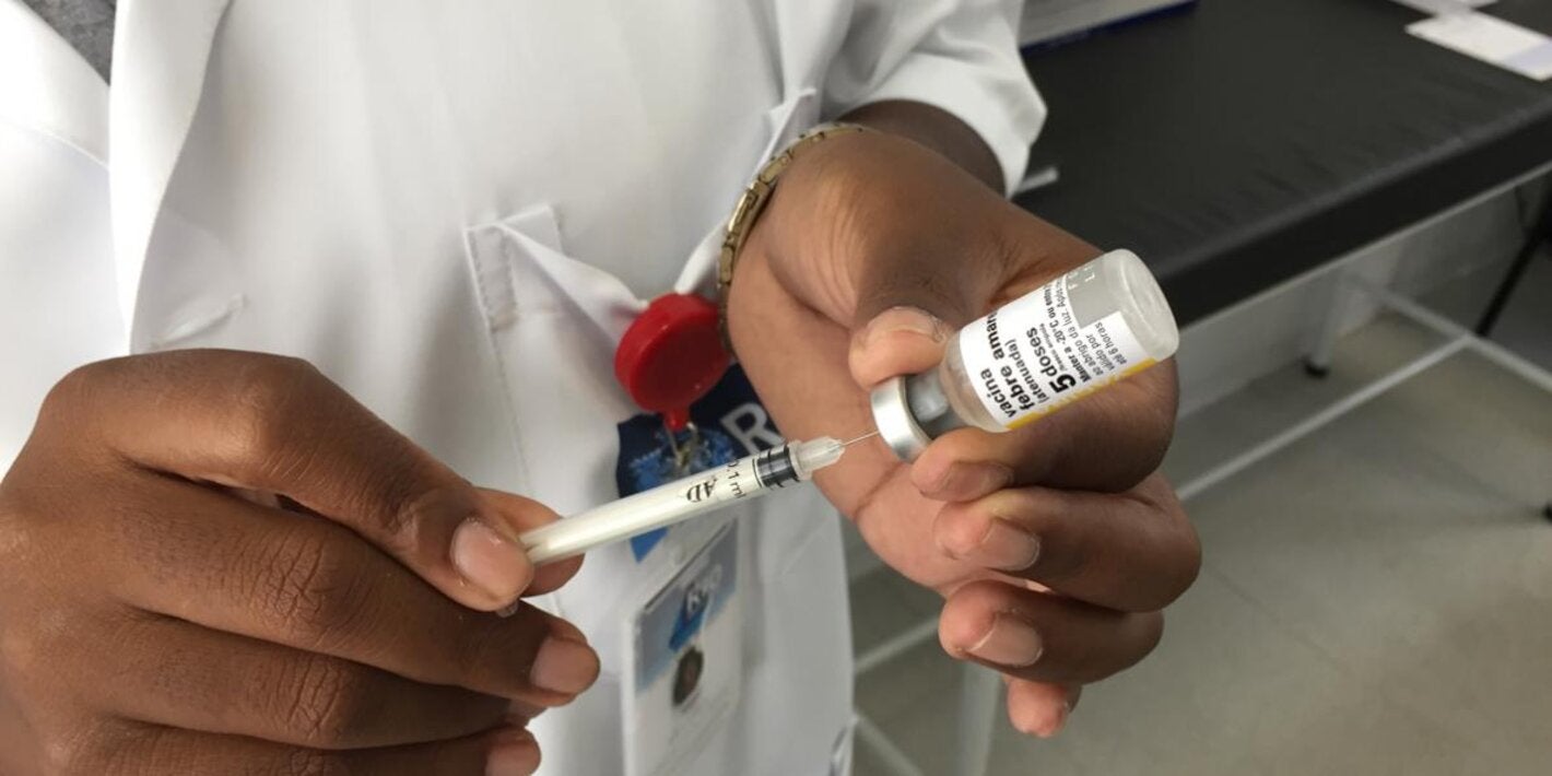 Vacunación contra la fiebre amarilla