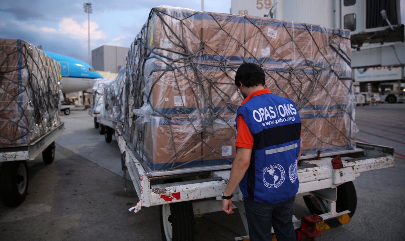  carregamento de seringas para doses fracionadas da vacina contra febre amarela