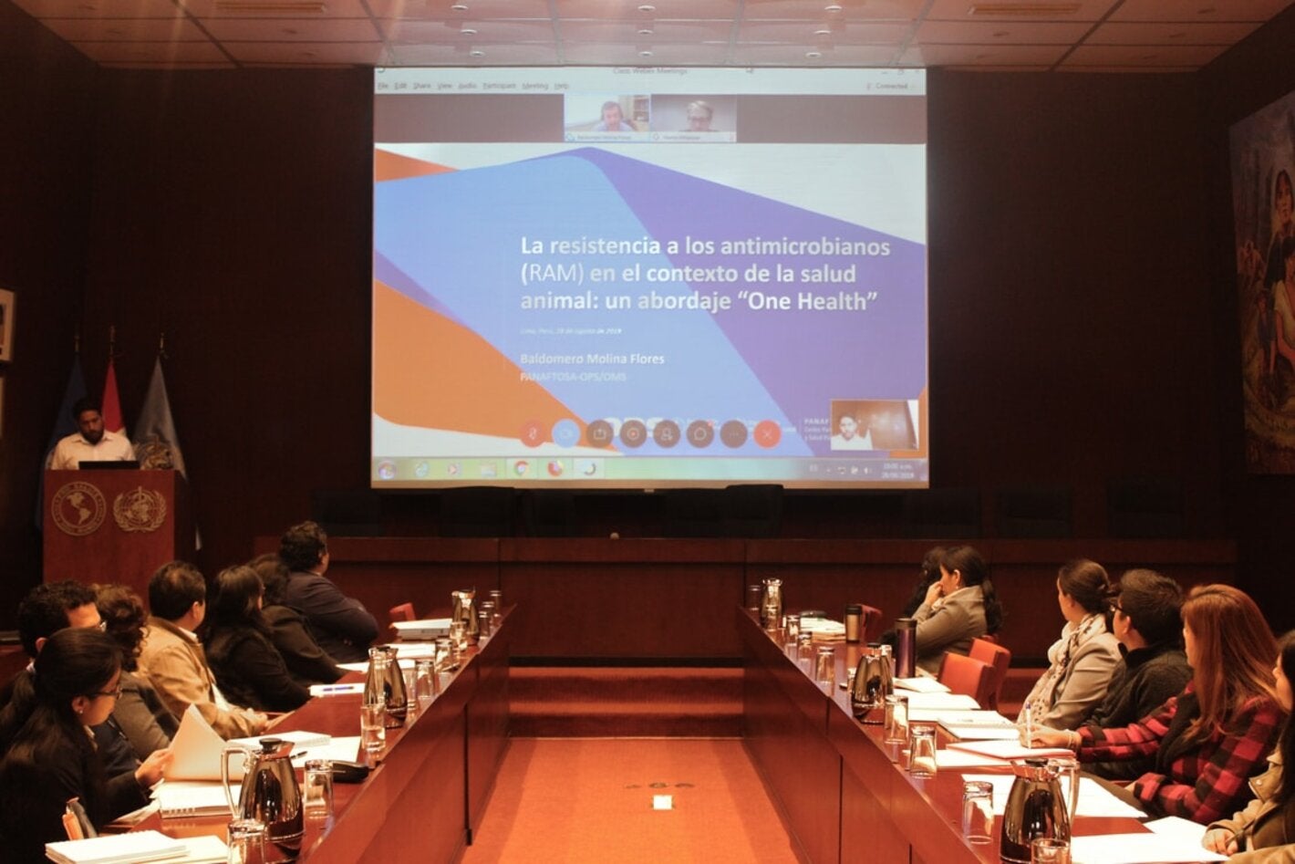 Asistentes a la IV Sesión de la Comisión Multisectorial para enfrentar la Resistencia a los Antimicrobianos