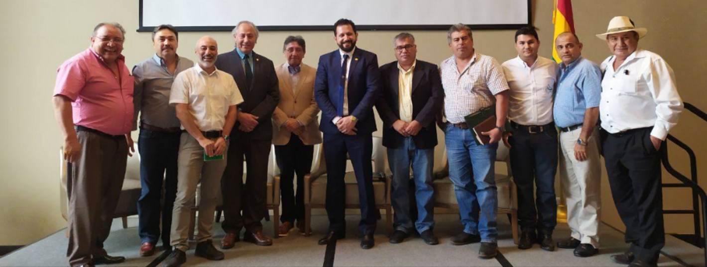 Participantes del conversatorio en Bolivia