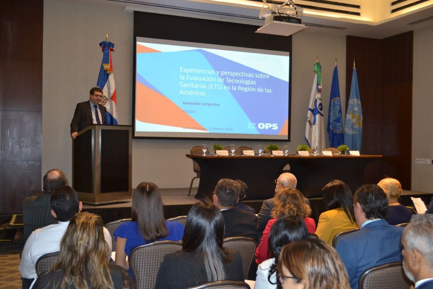 Experto de OPS/OMS imparte conferencia sobre la Evaluación de Tecnologías Sanitarias (ETS) 