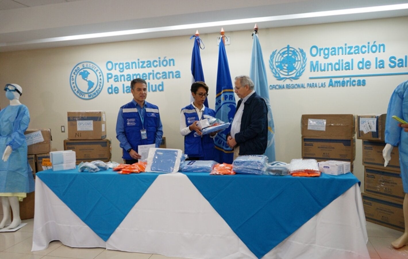 La Representación de OPS en Nicaragua entregó al Ministerio de Salud, equipos de protección personal (EPP) y pruebas para coronavirus