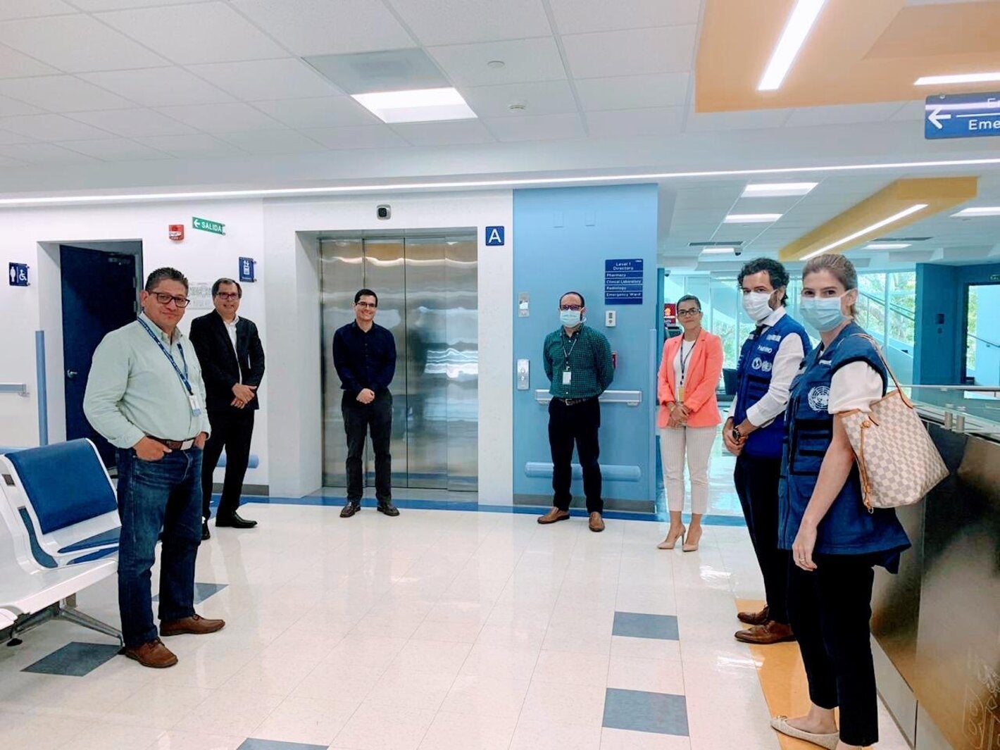 Personal del Ministerio de Salud y de la OPS en Costa Rica visitan centros de salud privados