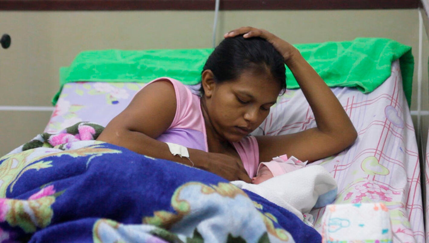 Julia Sánchez, quien acaba de dar a luz en Puerto Ayacucho, en Venezuela