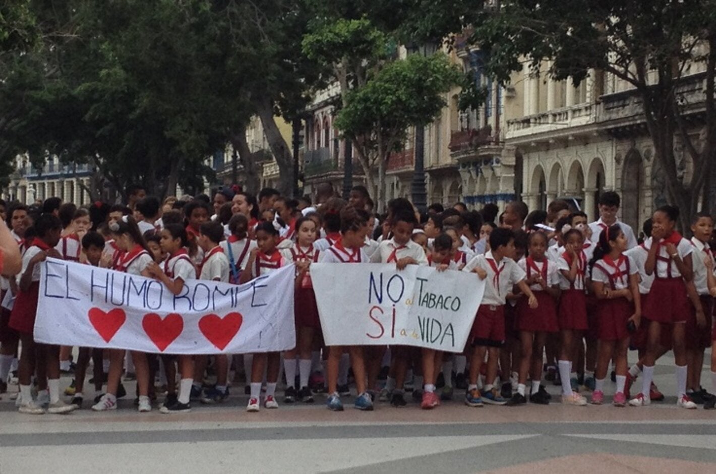Desfile de niños en el Día Mundial Sin Tabaco 2020