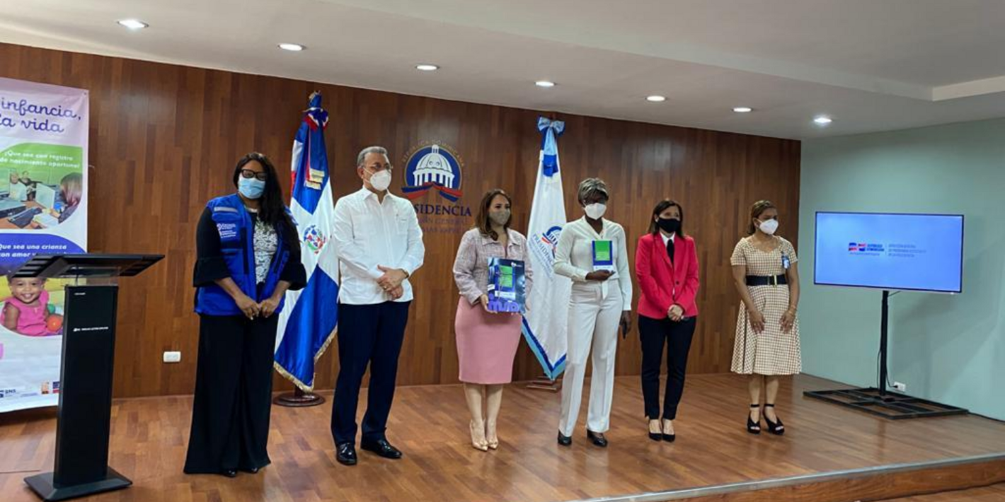 Las autoridades de salud durante acto semana lactancia materna