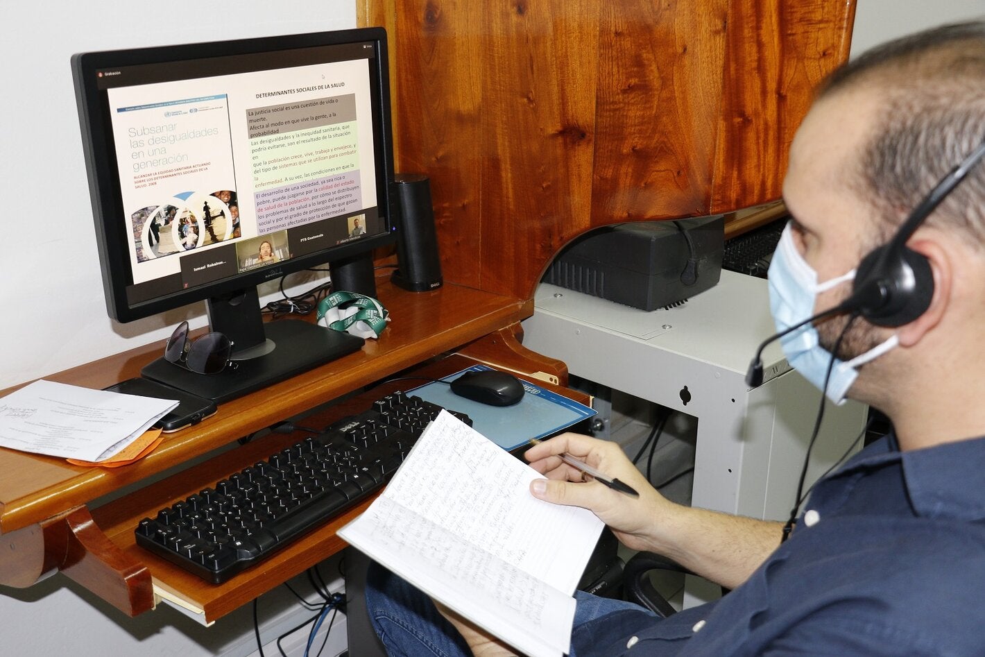 Cursista siguiendo el curso en modalidad virtual 