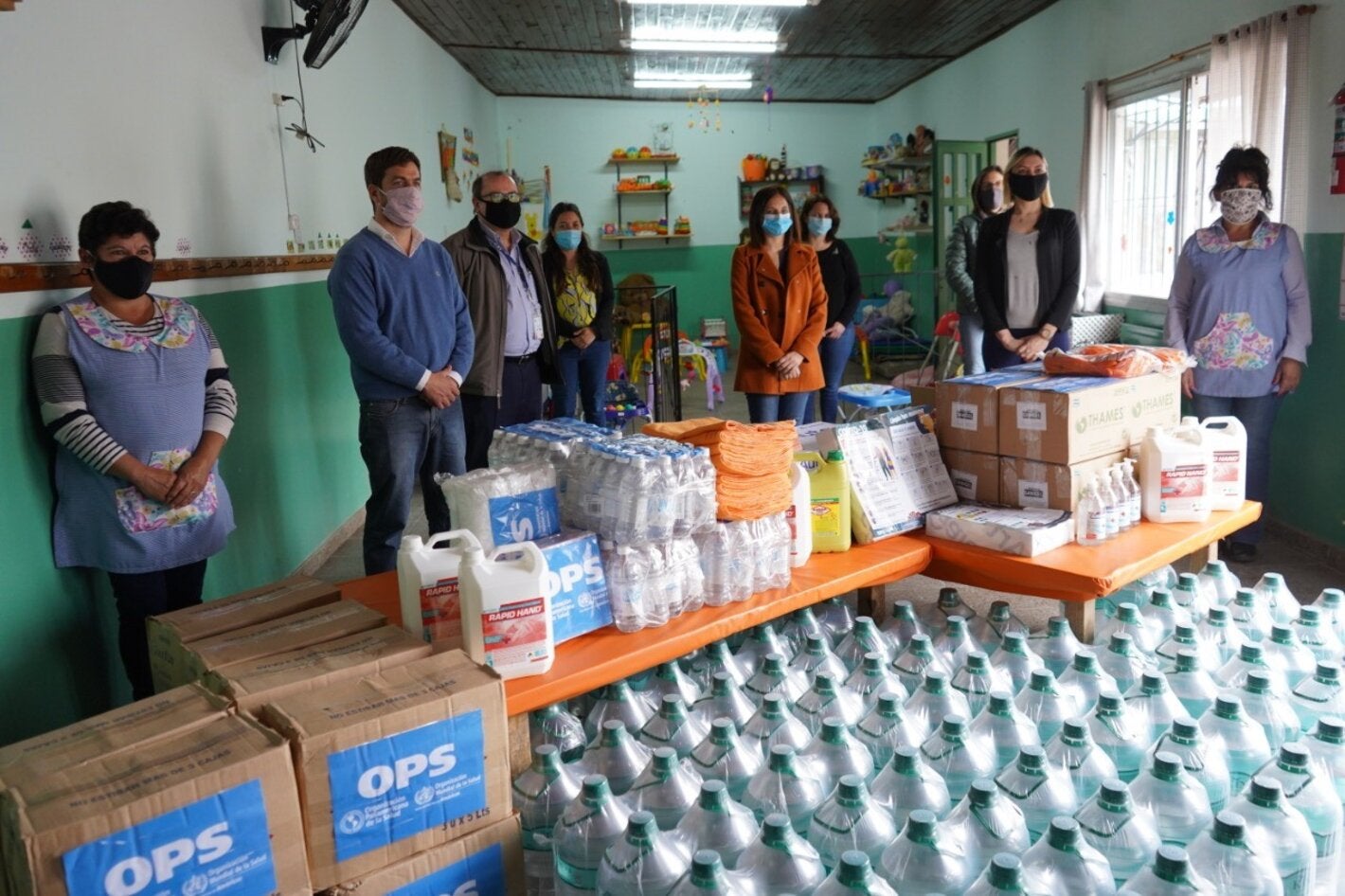 Entrega de insumos en jardín "El Honguito"