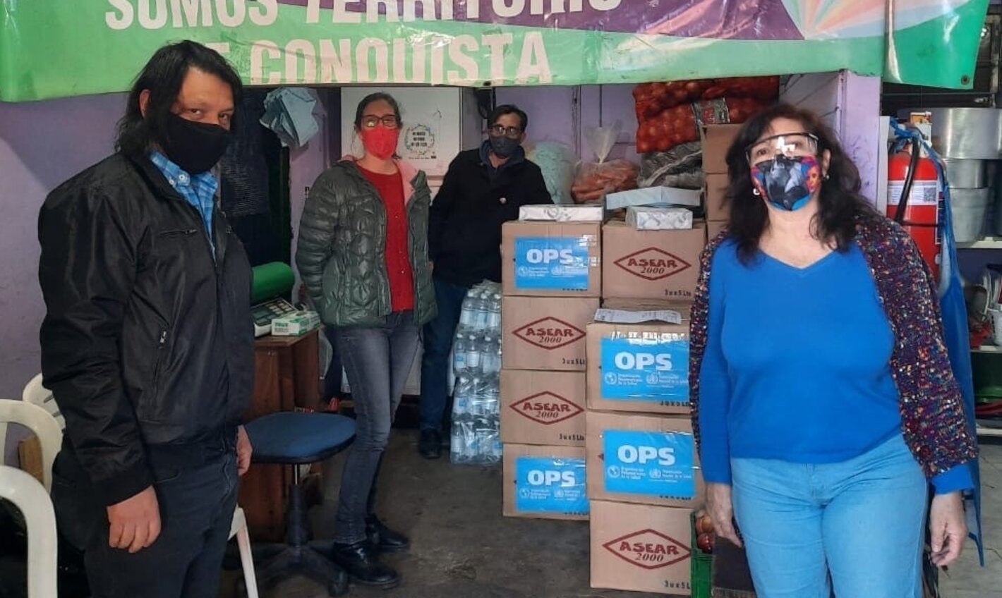 Entrega de insumos en cooperativa de Bajo Flores