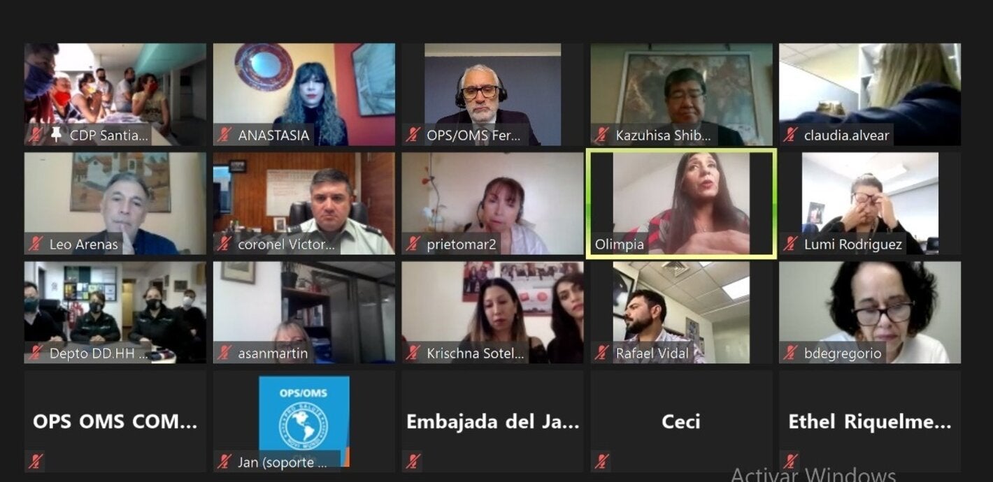 El lanzamiento de estos talleres estuvo encabezado por el Ministro de Salud, Dr. Enrique Paris; el Representante de OPS/OMS Chile, Dr. Fernando Leanes; el Embajador de Japón en Chile, Kazuhisa Shibuyal; Alejandra Soto, presidenta de la Corporación Chilena de Personas Trans “Amanda Jofré, y autoridades de Gendarmería de Chile