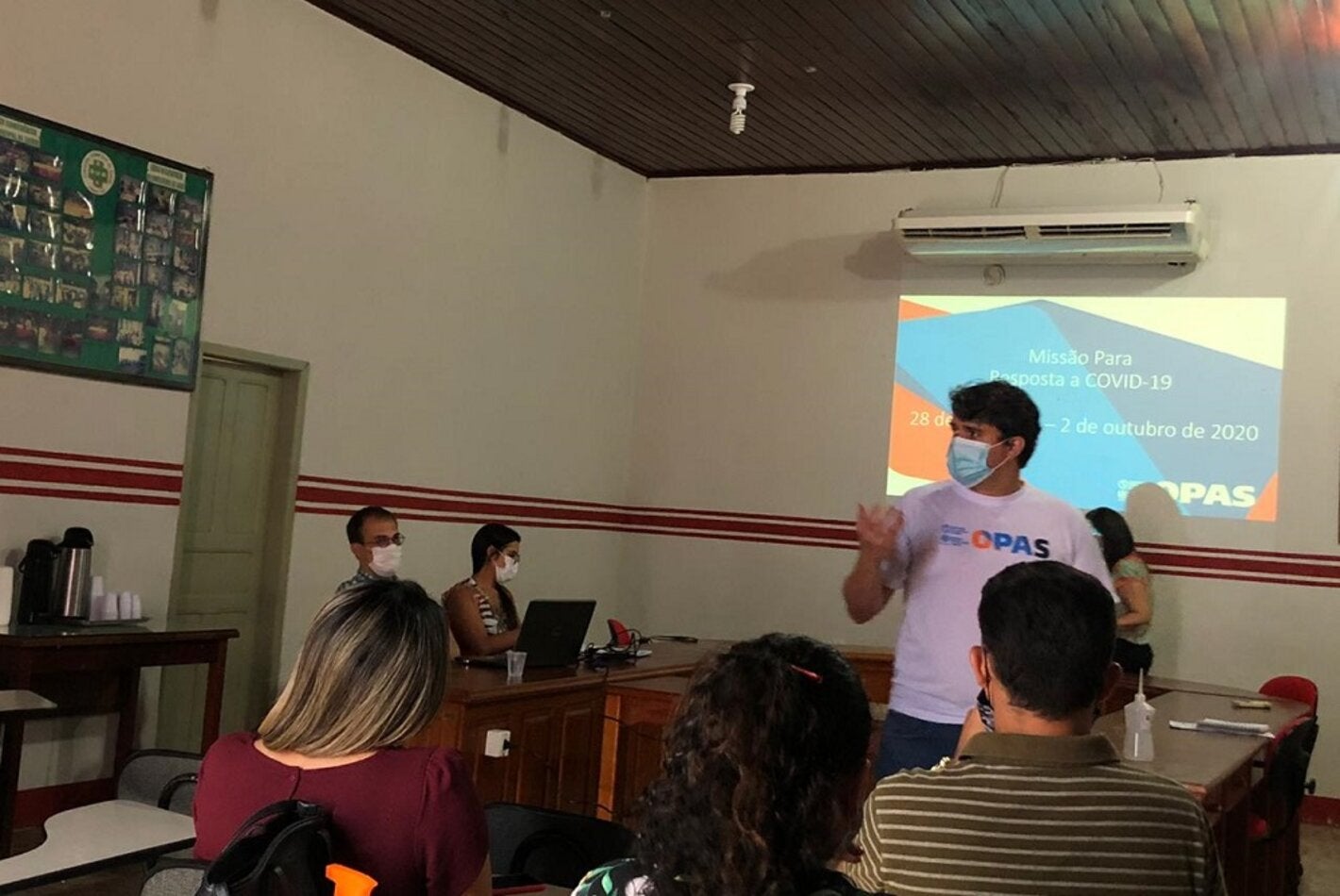 A equipe da OPAS conta com mais de 15 profissionais de diferentes órgãos, estados e especialidades