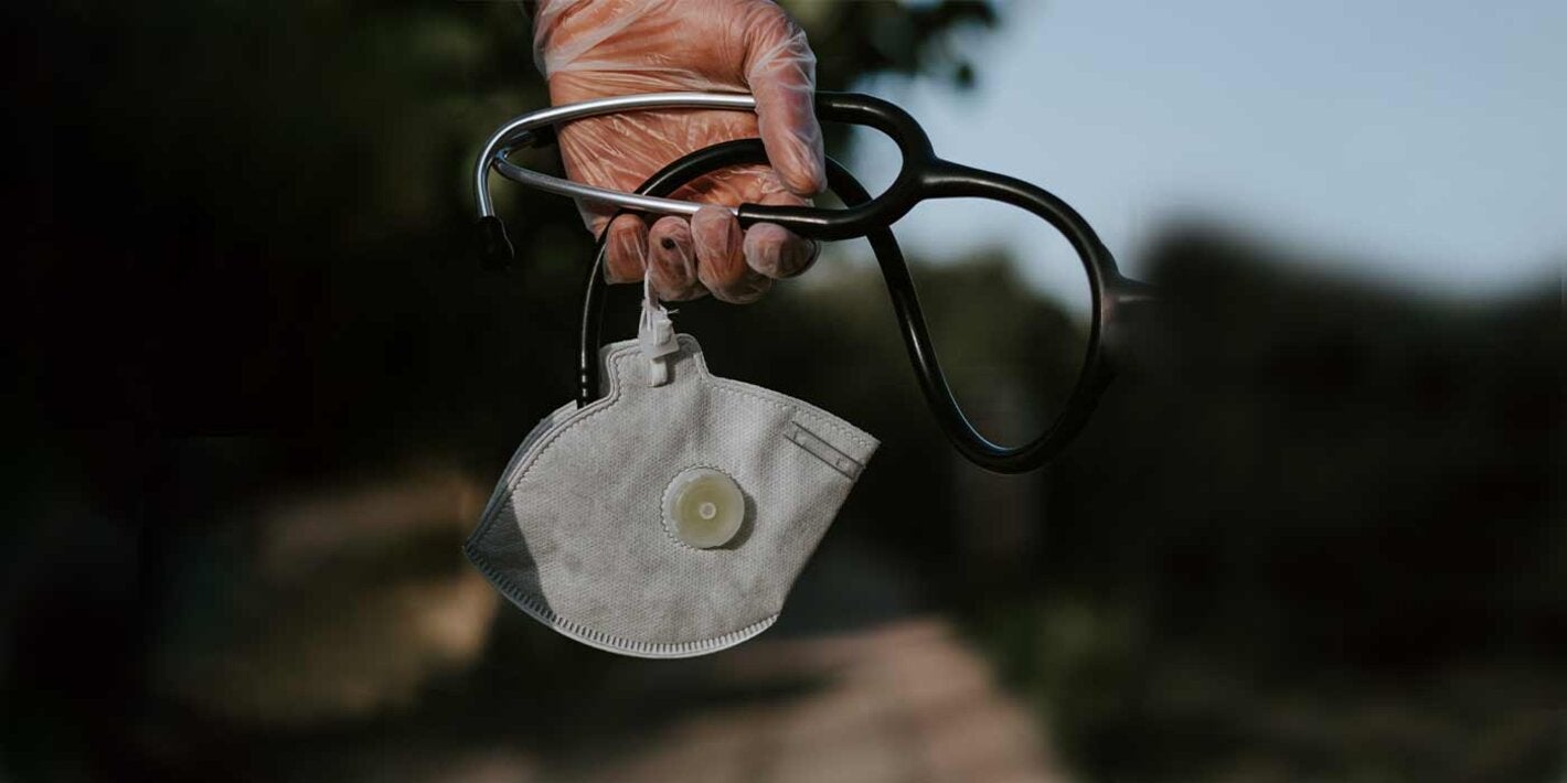  Estetoscópio e máscara