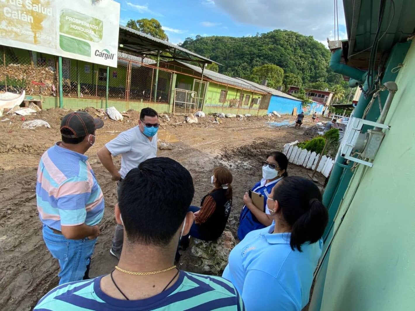 centro de salud afectado por tormentas tropicales