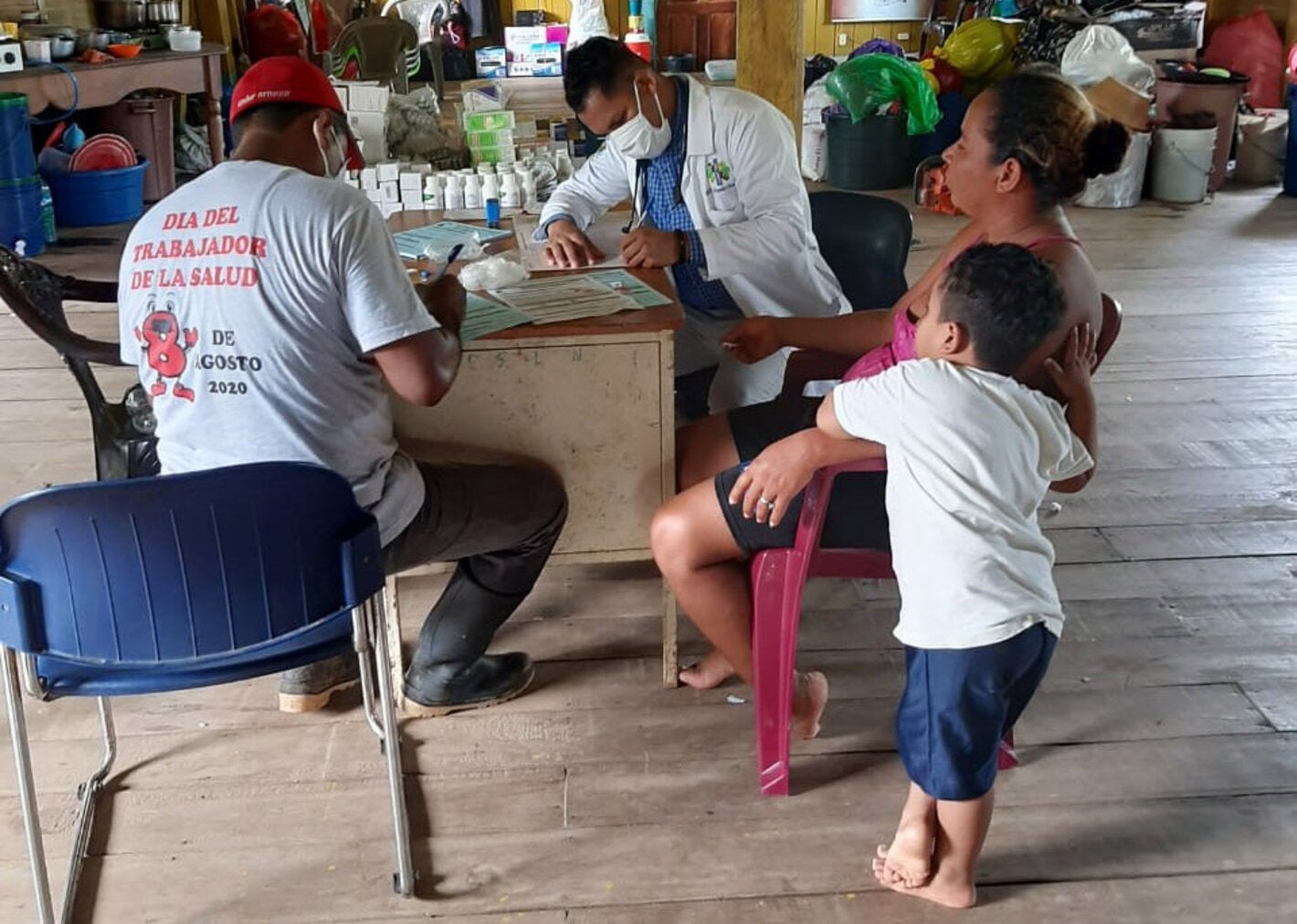 OPS realiza entrega de equipos y suministros al MINSA