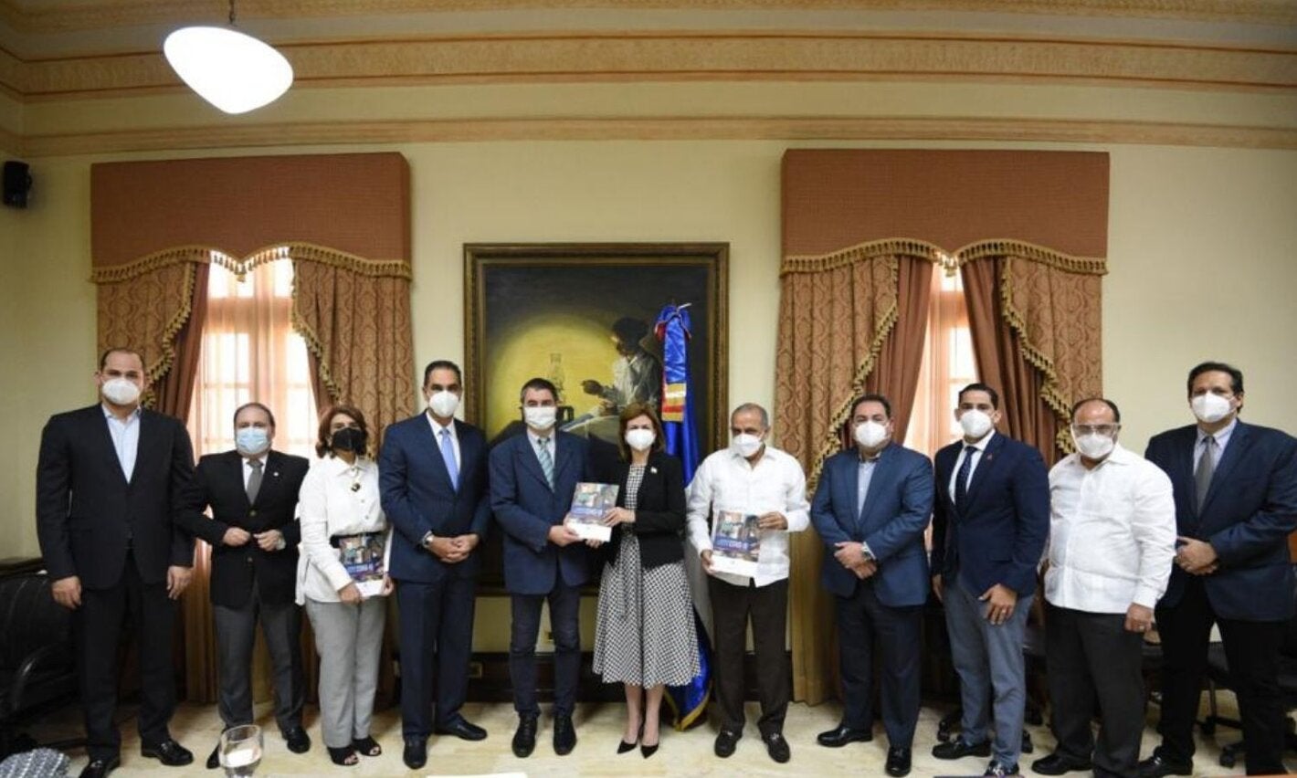 Autoridades durante la presentación del Plan