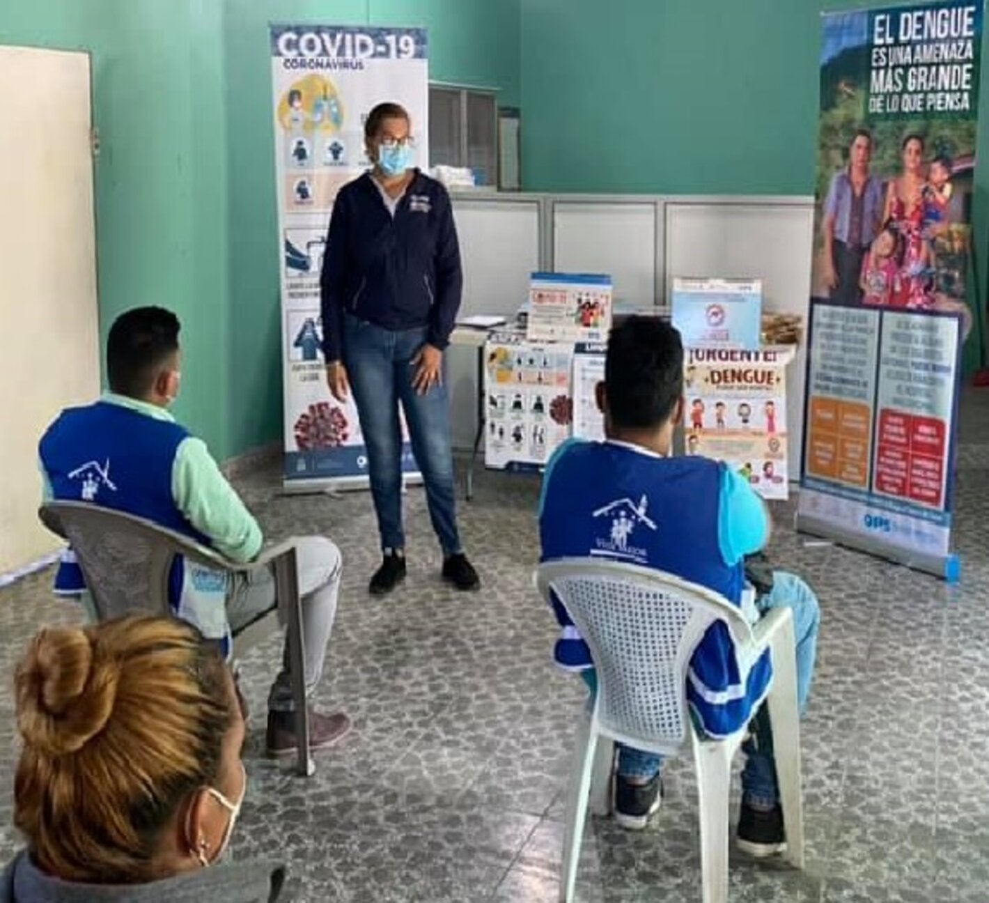 voluntarios se capacitan sobre dengue y otros temas