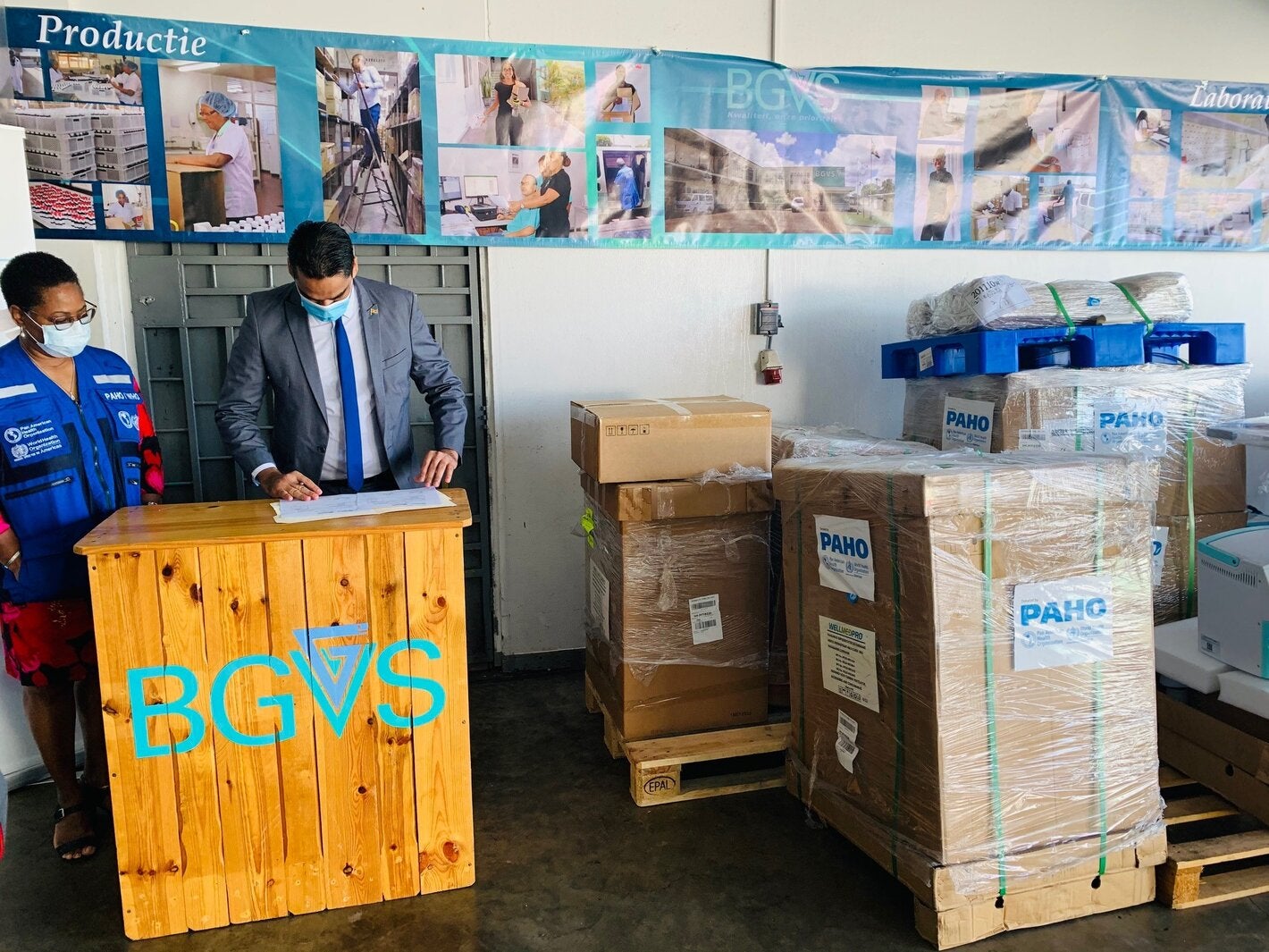 Handover ICU ventilators from PAHO to Suriname