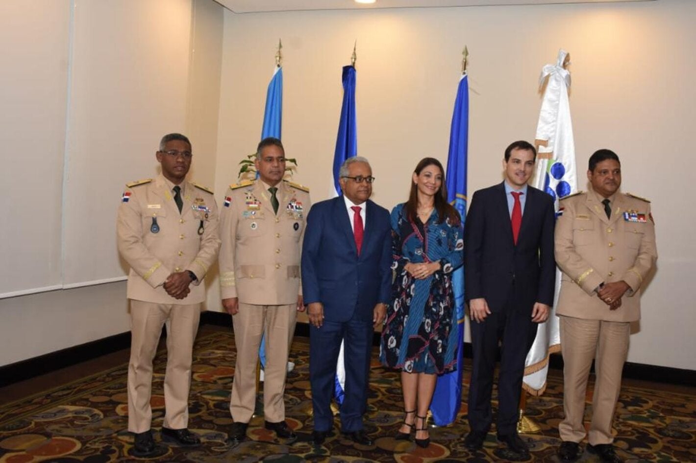 Autoridades durante inauguración de la actividad