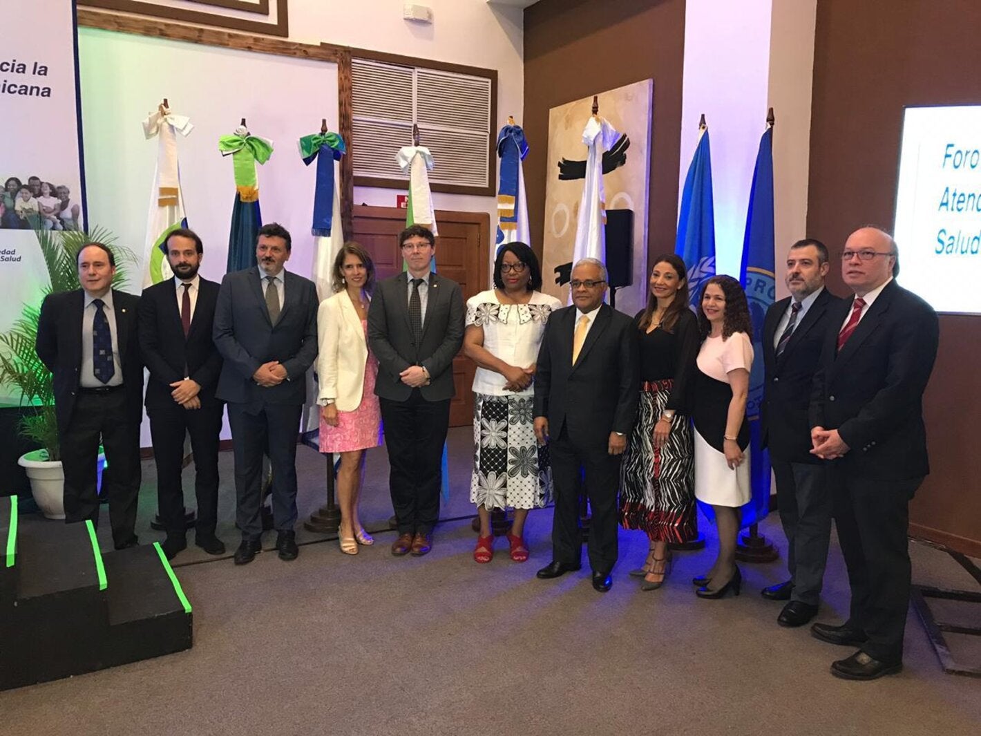 Autoridades durante la apertura del Foro