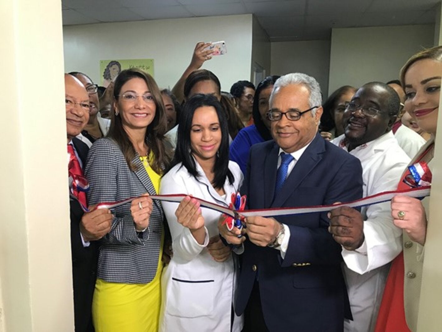 Autoridades durante la apertura