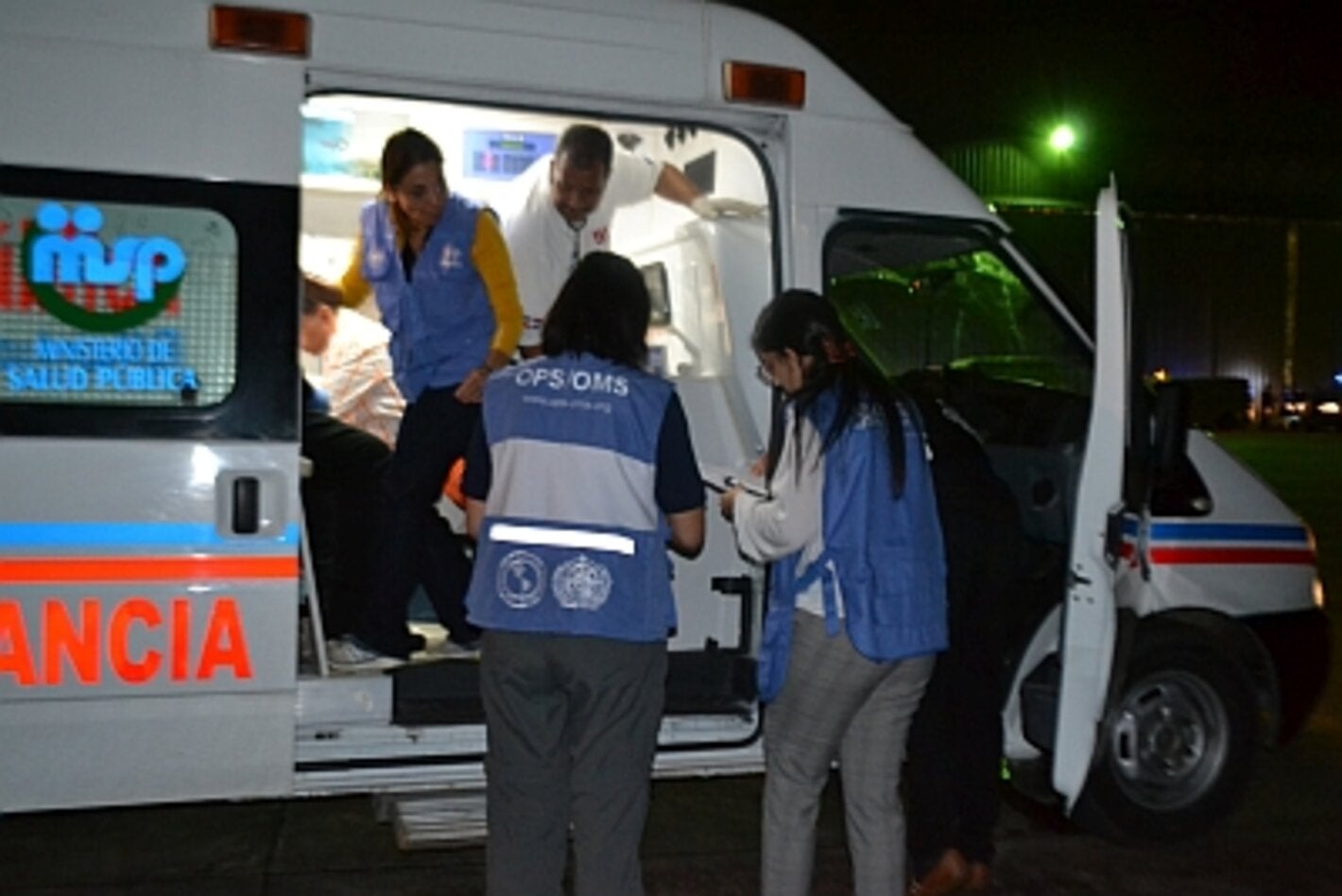 Personal de OPS durante la asistencia humanitaria