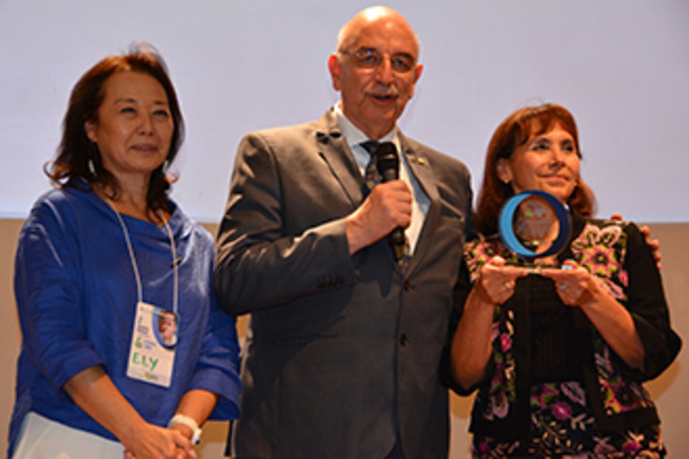 Prêmio de reconhecimento OPAS por sua parceria e apoio ao programa Criança Feliz