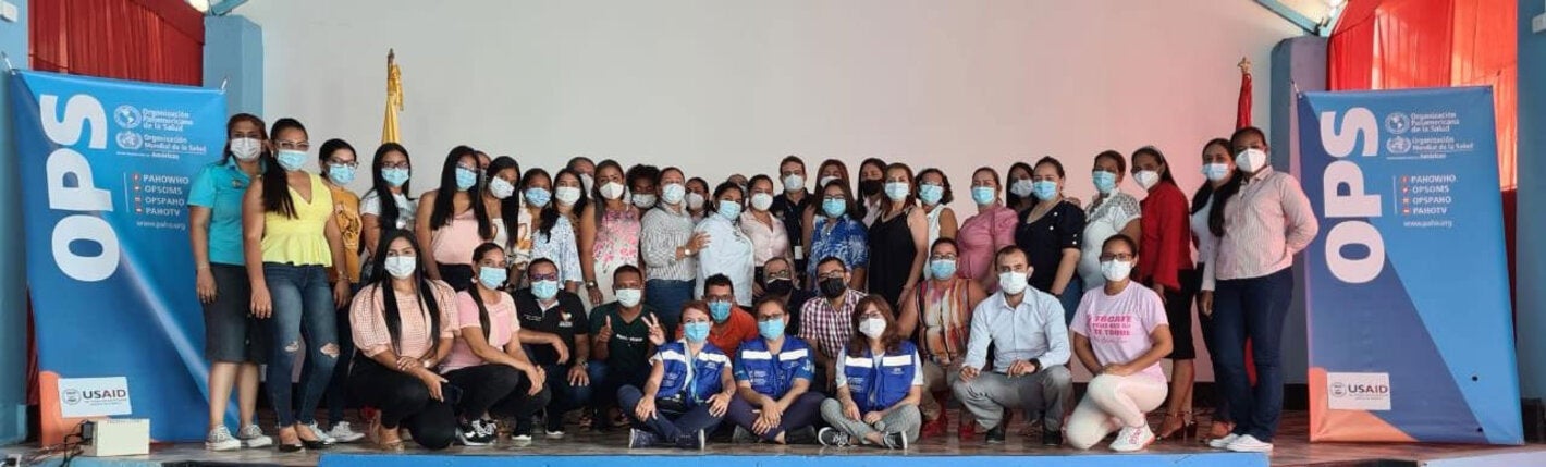 Grupo de personas que asistieron al taller