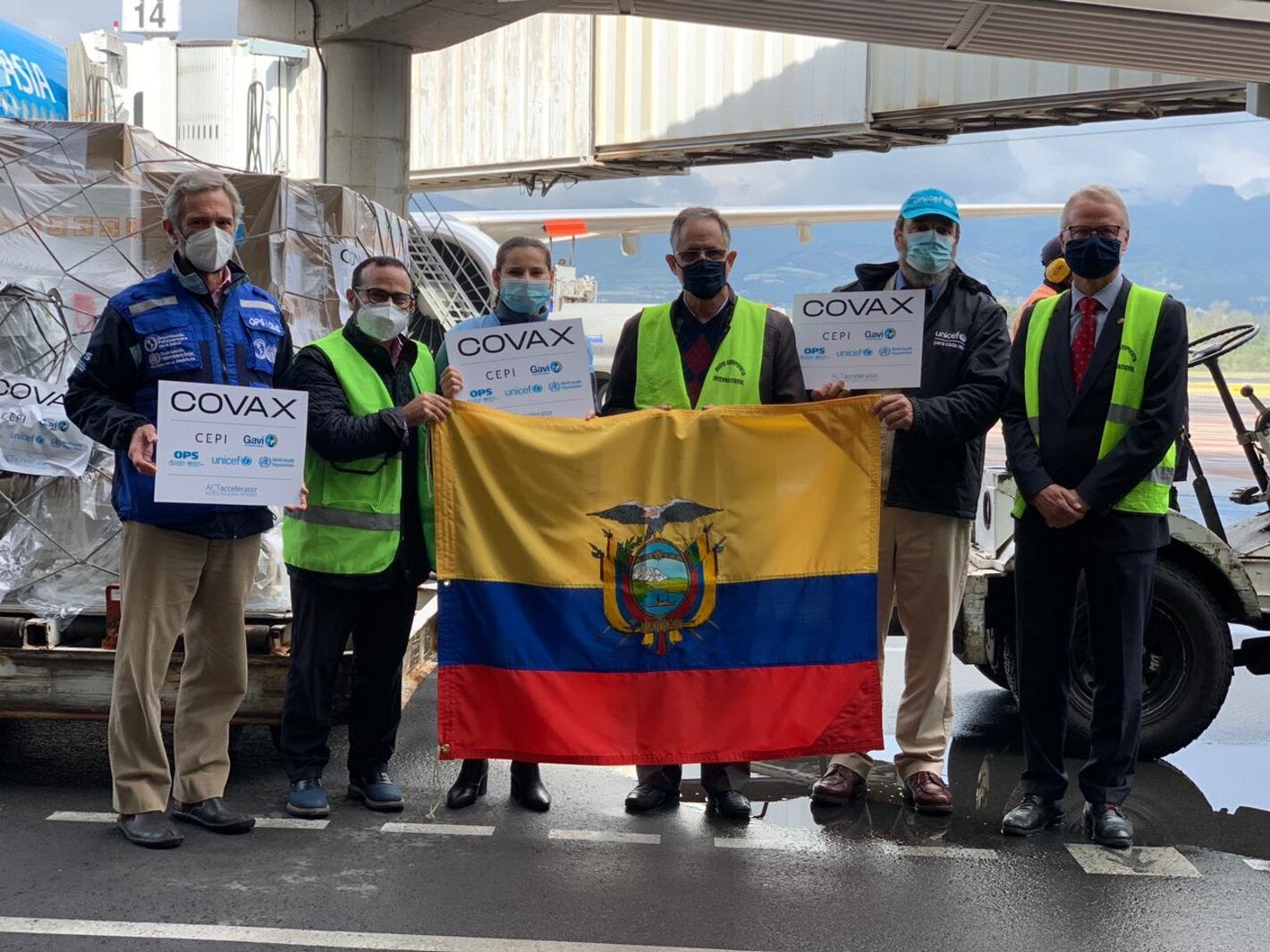 Ecuador recibe las primeras vacunas COVID-19 a través del Mecanismo COVAX