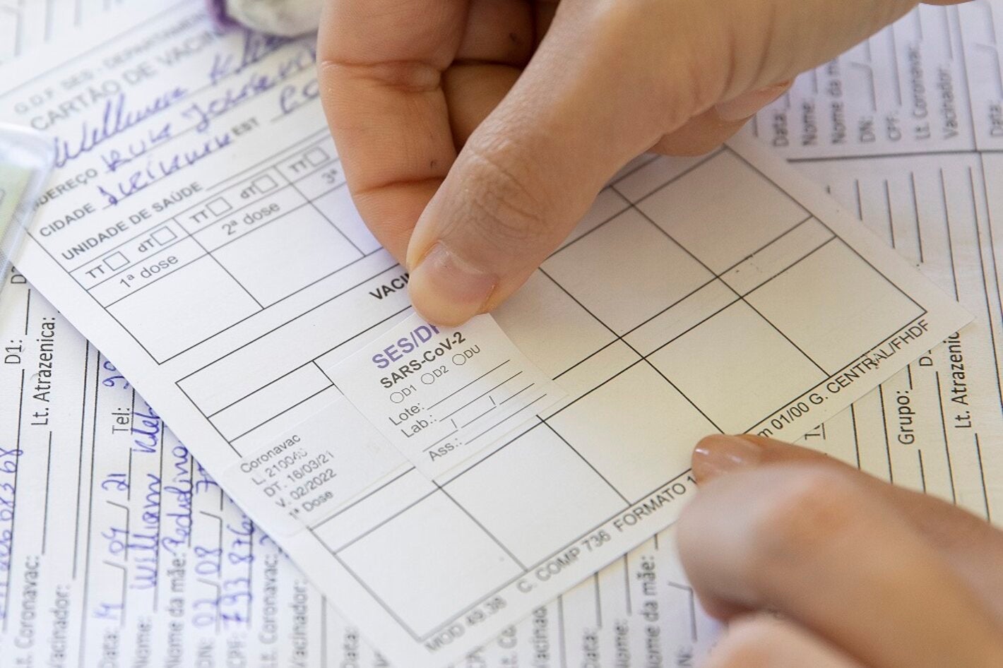 OPAS doa para Secretaria de Saúde do Distrito Federal tablets, tendas e adesivos para cartões de vacina