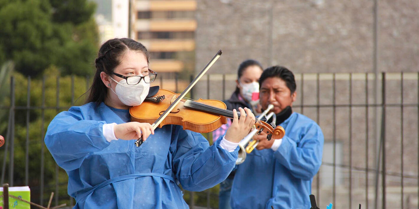 Concierto sorpresa para reconocer labor del personal sanitario en el Día Mundial de la Salud