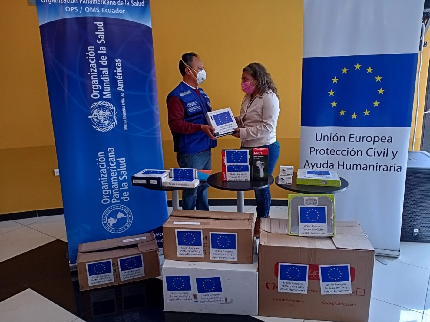 Se aplica vacunas a menores en Tulcán, con insumos donados por la OPS