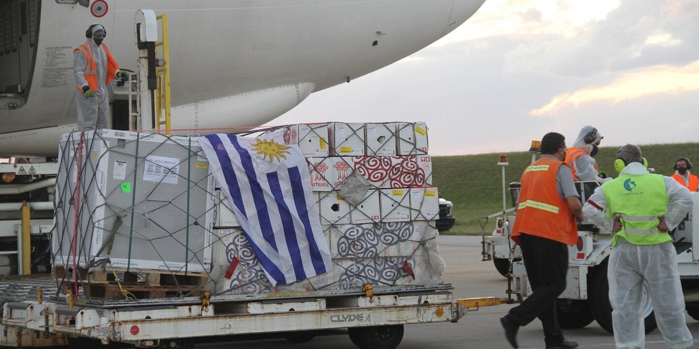 Llegada de vacunas vía COVAX a Uruguay