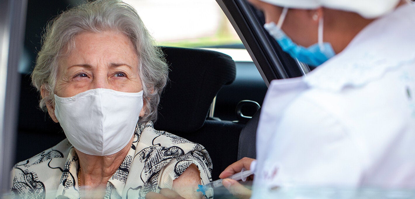 Vaccination of a women and health worker 